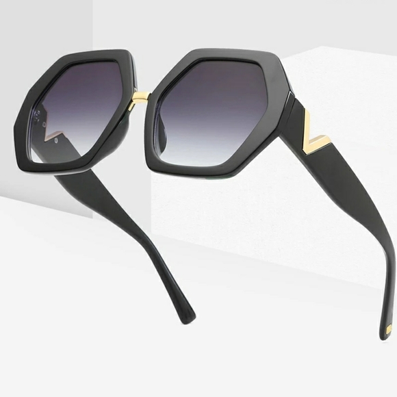 New 🎅 Luxury V Shape Sunglasses - Picture 2 of 8